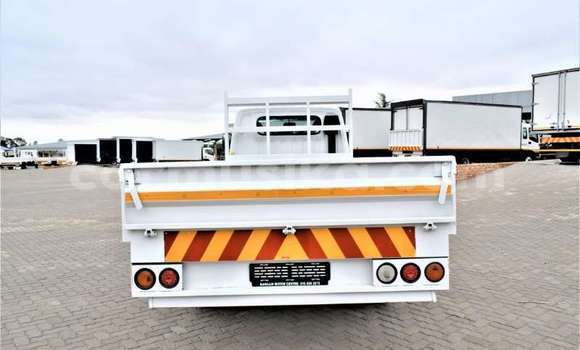 Acheter Occasion Voiture Hyundai Verna Blanc à Beitbridge, Matabeleland South Acheter Occasion Voiture Hyundai Verna Blanc à Beitbridge, Matabeleland South