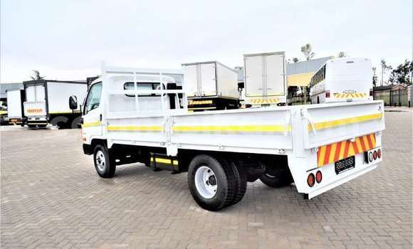 Acheter Occasion Voiture Hyundai Verna Blanc à Beitbridge, Matabeleland South Acheter Occasion Voiture Hyundai Verna Blanc à Beitbridge, Matabeleland South