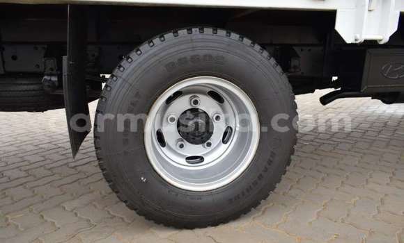 Acheter Occasion Voiture Hyundai Verna Blanc à Beitbridge, Matabeleland South Acheter Occasion Voiture Hyundai Verna Blanc à Beitbridge, Matabeleland South