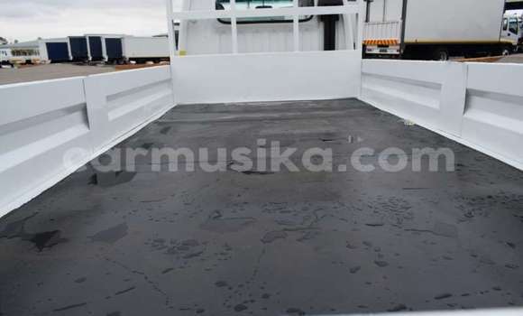 Acheter Occasion Voiture Hyundai Verna Blanc à Beitbridge, Matabeleland South Acheter Occasion Voiture Hyundai Verna Blanc à Beitbridge, Matabeleland South