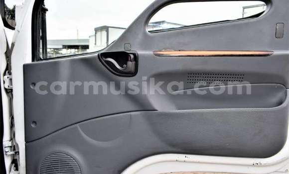 Acheter Occasion Voiture Hyundai Verna Blanc à Beitbridge, Matabeleland South Acheter Occasion Voiture Hyundai Verna Blanc à Beitbridge, Matabeleland South