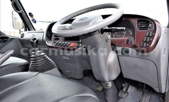 Acheter Occasion Voiture Hyundai Verna Blanc à Beitbridge, Matabeleland South Acheter Occasion Voiture Hyundai Verna Blanc à Beitbridge, Matabeleland South