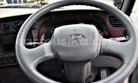 Acheter Occasion Voiture Hyundai Verna Blanc à Beitbridge, Matabeleland South Acheter Occasion Voiture Hyundai Verna Blanc à Beitbridge, Matabeleland South