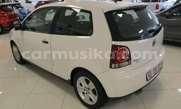 Acheter Occasion Voiture Volkswagen Polo Blanc à Beitbridge, Matabeleland South Acheter Occasion Voiture Volkswagen Polo Blanc à Beitbridge, Matabeleland South