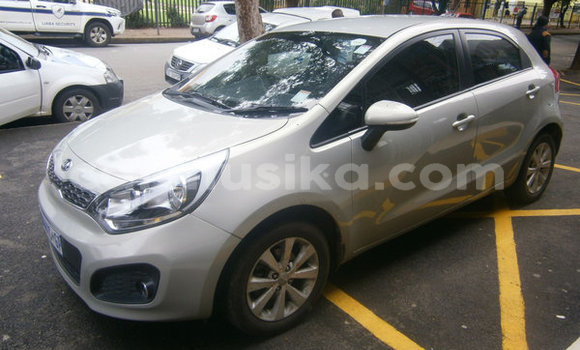 Buy Used Kia Rio Silver Car in Beitbridge in Matabeleland South Buy Used Kia Rio Silver Car in Beitbridge in Matabeleland South