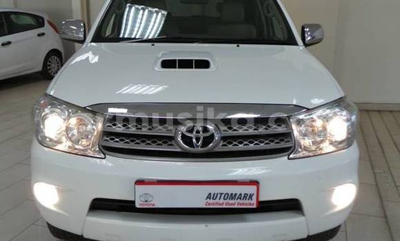 Nunua Ilio tumika Toyota Fortuner Nyeupe Gari ndani ya Beitbridge nchini Matabeleland Kusini Nunua Ilio tumika Toyota Fortuner Nyeupe Gari ndani ya Beitbridge nchini Matabeleland Kusini