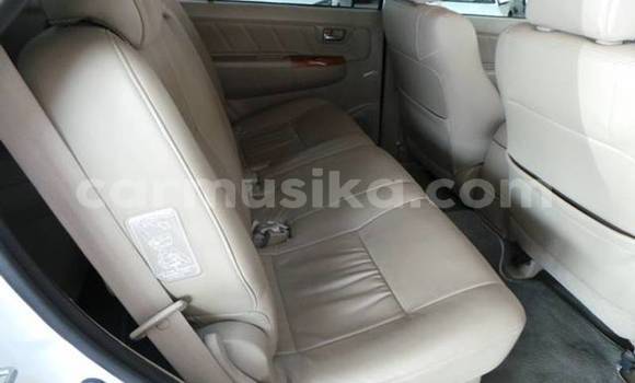 Nunua Ilio tumika Toyota Fortuner Nyeupe Gari ndani ya Beitbridge nchini Matabeleland Kusini Nunua Ilio tumika Toyota Fortuner Nyeupe Gari ndani ya Beitbridge nchini Matabeleland Kusini