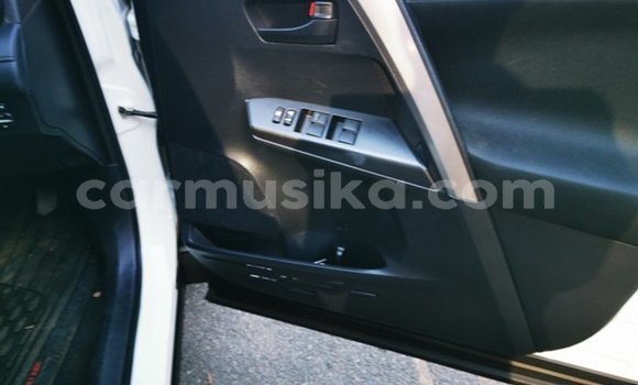 Acheter Occasion Voiture Toyota RAV4 Blanc à Beitbridge, Matabeleland South Acheter Occasion Voiture Toyota RAV4 Blanc à Beitbridge, Matabeleland South