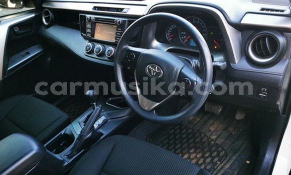Acheter Occasion Voiture Toyota RAV4 Blanc à Beitbridge, Matabeleland South Acheter Occasion Voiture Toyota RAV4 Blanc à Beitbridge, Matabeleland South