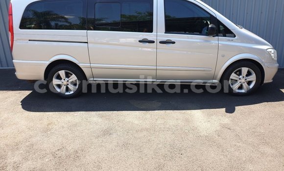 Acheter Occasion Voiture Mercedes‒Benz Vito Blanc à Beitbridge, Matabeleland South Acheter Occasion Voiture Mercedes‒Benz Vito Blanc à Beitbridge, Matabeleland South