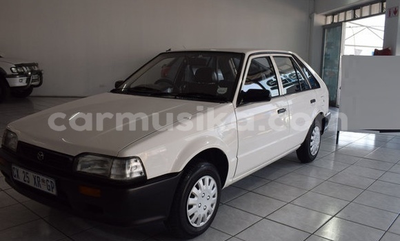 Acheter Occasion Voiture Mazda 323 Blanc à Beitbridge, Matabeleland South Acheter Occasion Voiture Mazda 323 Blanc à Beitbridge, Matabeleland South