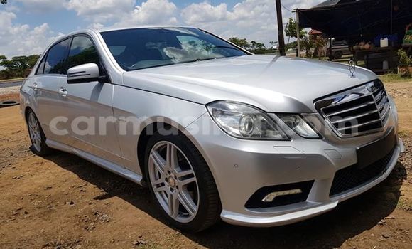 Acheter Occasion Voiture Mercedes‒Benz E-klasse Gris à Harare, Harare Acheter Occasion Voiture Mercedes‒Benz E-klasse Gris à Harare, Harare