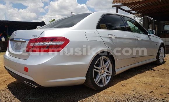 Acheter Occasion Voiture Mercedes‒Benz E-klasse Gris à Harare, Harare Acheter Occasion Voiture Mercedes‒Benz E-klasse Gris à Harare, Harare