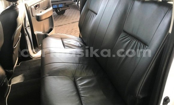 Acheter Occasion Voiture Toyota Hilux Blanc à Beitbridge, Matabeleland South Acheter Occasion Voiture Toyota Hilux Blanc à Beitbridge, Matabeleland South