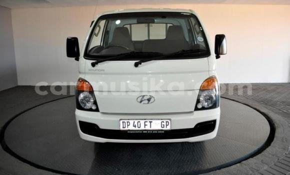 Acheter Occasion Voiture Hyundai H200 Blanc à Beitbridge, Matabeleland South Acheter Occasion Voiture Hyundai H200 Blanc à Beitbridge, Matabeleland South