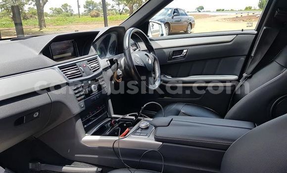 Acheter Occasion Voiture Mercedes‒Benz E-klasse Gris à Harare, Harare Acheter Occasion Voiture Mercedes‒Benz E-klasse Gris à Harare, Harare
