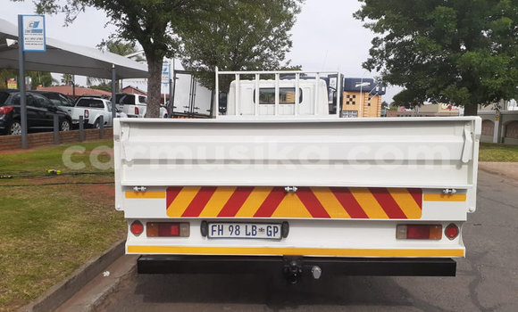 Buy Used Hino 300 Series White Truck in Beitbridge in Matabeleland South Buy Used Hino 300 Series White Truck in Beitbridge in Matabeleland South