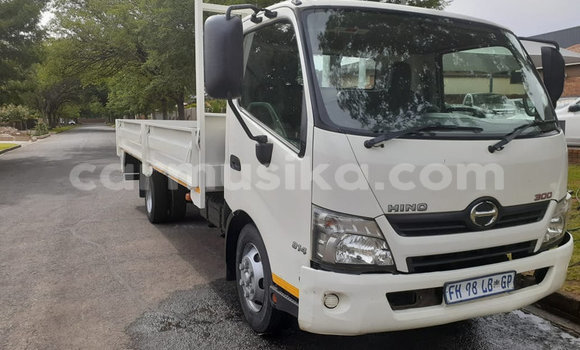 Buy Used Hino 300 Series White Truck in Beitbridge in Matabeleland South Buy Used Hino 300 Series White Truck in Beitbridge in Matabeleland South