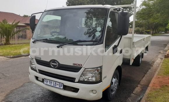 Buy Used Hino 300 Series White Truck in Beitbridge in Matabeleland South Buy Used Hino 300 Series White Truck in Beitbridge in Matabeleland South