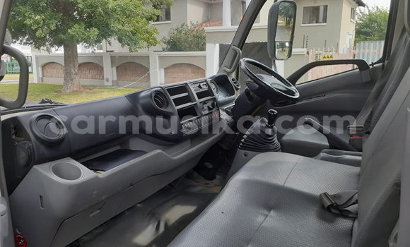 Buy Used Hino 300 Series White Truck in Beitbridge in Matabeleland South Buy Used Hino 300 Series White Truck in Beitbridge in Matabeleland South