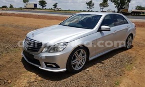 Acheter Occasion Voiture Mercedes‒Benz E-klasse Gris à Harare, Harare Acheter Occasion Voiture Mercedes‒Benz E-klasse Gris à Harare, Harare