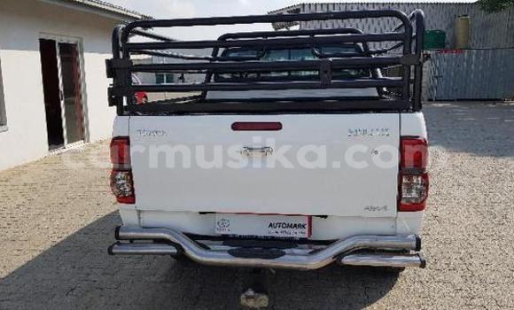 Buy Used Toyota Hilux White Car in Beitbridge in Matabeleland South Buy Used Toyota Hilux White Car in Beitbridge in Matabeleland South
