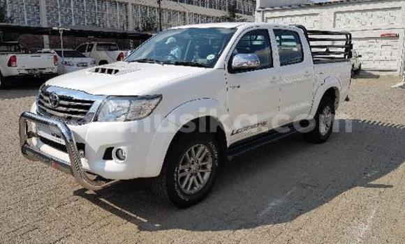 Buy Used Toyota Hilux White Car in Beitbridge in Matabeleland South Buy Used Toyota Hilux White Car in Beitbridge in Matabeleland South