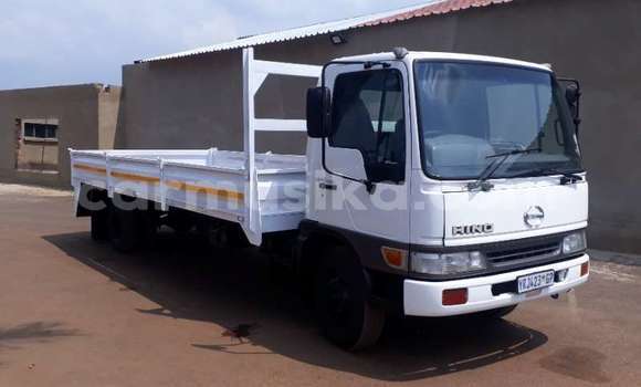 Acheter Occasion Utilitaire Hino 300 Series Blanc à Beitbridge, Matabeleland South Acheter Occasion Utilitaire Hino 300 Series Blanc à Beitbridge, Matabeleland South