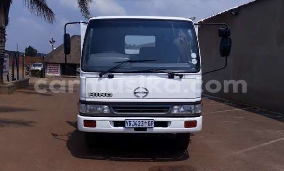 Acheter Occasion Utilitaire Hino 300 Series Blanc à Beitbridge, Matabeleland South Acheter Occasion Utilitaire Hino 300 Series Blanc à Beitbridge, Matabeleland South