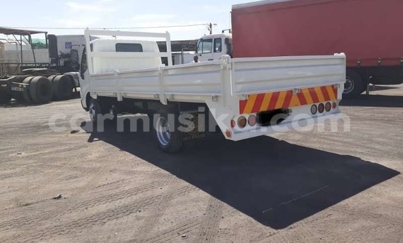 Acheter Occasion Utilitaire Toyota Dyna Blanc à Beitbridge, Matabeleland South Acheter Occasion Utilitaire Toyota Dyna Blanc à Beitbridge, Matabeleland South