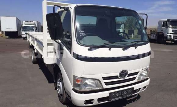 Acheter Occasion Utilitaire Toyota Dyna Blanc à Beitbridge, Matabeleland South Acheter Occasion Utilitaire Toyota Dyna Blanc à Beitbridge, Matabeleland South
