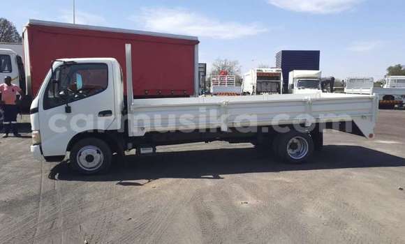 Acheter Occasion Utilitaire Toyota Dyna Blanc à Beitbridge, Matabeleland South Acheter Occasion Utilitaire Toyota Dyna Blanc à Beitbridge, Matabeleland South