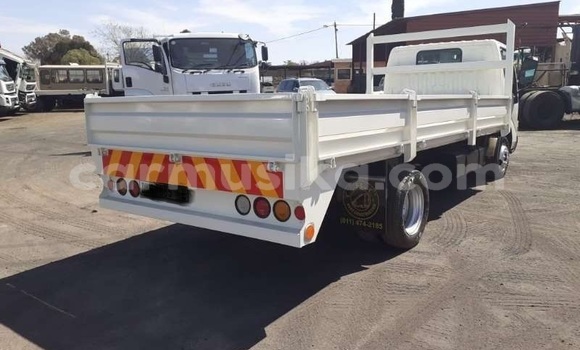 Acheter Occasion Utilitaire Toyota Dyna Blanc à Beitbridge, Matabeleland South Acheter Occasion Utilitaire Toyota Dyna Blanc à Beitbridge, Matabeleland South