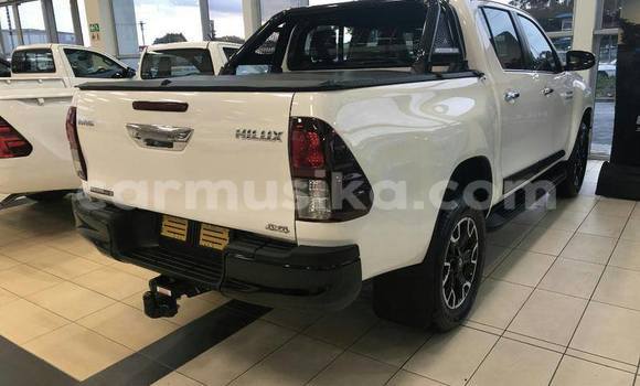 Acheter Occasion Voiture Toyota Hilux Blanc à Beitbridge, Matabeleland South Acheter Occasion Voiture Toyota Hilux Blanc à Beitbridge, Matabeleland South