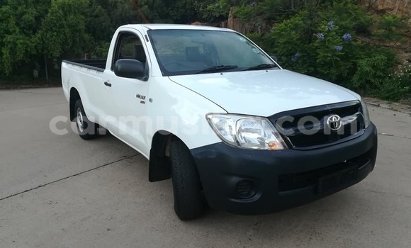 Tenga Tsaru Toyota Hilux Chena Mota in Beitbridge in Matabeleland South Tenga Tsaru Toyota Hilux Chena Mota in Beitbridge in Matabeleland South