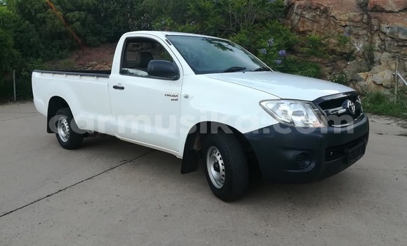 Tenga Tsaru Toyota Hilux Chena Mota in Beitbridge in Matabeleland South Tenga Tsaru Toyota Hilux Chena Mota in Beitbridge in Matabeleland South