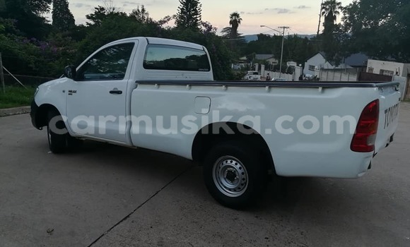 Tenga Tsaru Toyota Hilux Chena Mota in Beitbridge in Matabeleland South Tenga Tsaru Toyota Hilux Chena Mota in Beitbridge in Matabeleland South