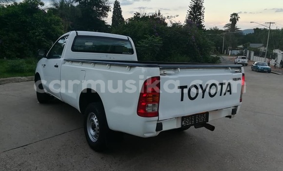 Tenga Tsaru Toyota Hilux Chena Mota in Beitbridge in Matabeleland South Tenga Tsaru Toyota Hilux Chena Mota in Beitbridge in Matabeleland South