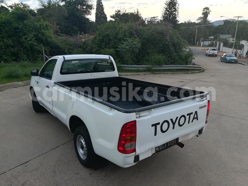 Big with watermark toyota hilux matabeleland south beitbridge 10901