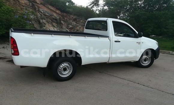 Tenga Tsaru Toyota Hilux Chena Mota in Beitbridge in Matabeleland South Tenga Tsaru Toyota Hilux Chena Mota in Beitbridge in Matabeleland South