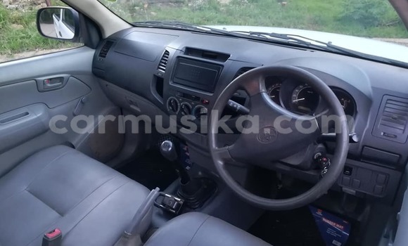 Tenga Tsaru Toyota Hilux Chena Mota in Beitbridge in Matabeleland South Tenga Tsaru Toyota Hilux Chena Mota in Beitbridge in Matabeleland South