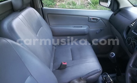 Tenga Tsaru Toyota Hilux Chena Mota in Beitbridge in Matabeleland South Tenga Tsaru Toyota Hilux Chena Mota in Beitbridge in Matabeleland South