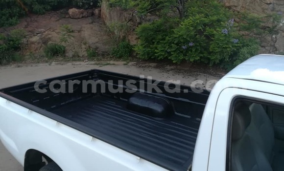 Tenga Tsaru Toyota Hilux Chena Mota in Beitbridge in Matabeleland South Tenga Tsaru Toyota Hilux Chena Mota in Beitbridge in Matabeleland South