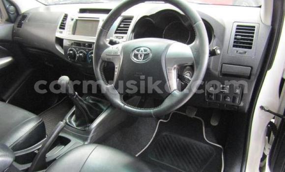 Nunua Ilio tumika Toyota Hilux Nyeupe Gari ndani ya Beitbridge nchini Matabeleland Kusini Nunua Ilio tumika Toyota Hilux Nyeupe Gari ndani ya Beitbridge nchini Matabeleland Kusini