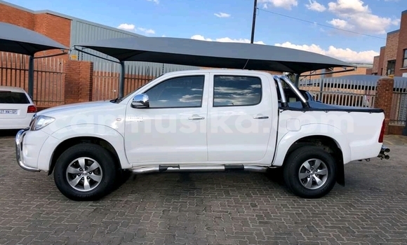 Tenga Tsaru Toyota Hilux Chena Mota in Bulawayo in Bulawayo Tenga Tsaru Toyota Hilux Chena Mota in Bulawayo in Bulawayo