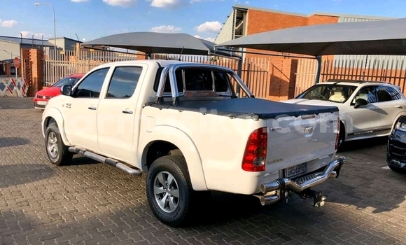 Tenga Tsaru Toyota Hilux Chena Mota in Bulawayo in Bulawayo Tenga Tsaru Toyota Hilux Chena Mota in Bulawayo in Bulawayo