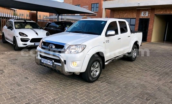Tenga Tsaru Toyota Hilux Chena Mota in Bulawayo in Bulawayo Tenga Tsaru Toyota Hilux Chena Mota in Bulawayo in Bulawayo