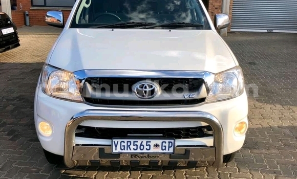 Tenga Tsaru Toyota Hilux Chena Mota in Bulawayo in Bulawayo Tenga Tsaru Toyota Hilux Chena Mota in Bulawayo in Bulawayo