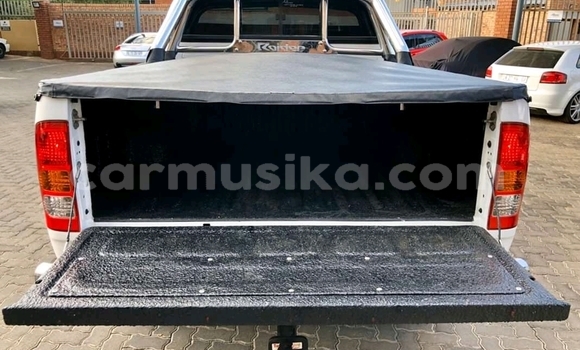 Tenga Tsaru Toyota Hilux Chena Mota in Bulawayo in Bulawayo Tenga Tsaru Toyota Hilux Chena Mota in Bulawayo in Bulawayo