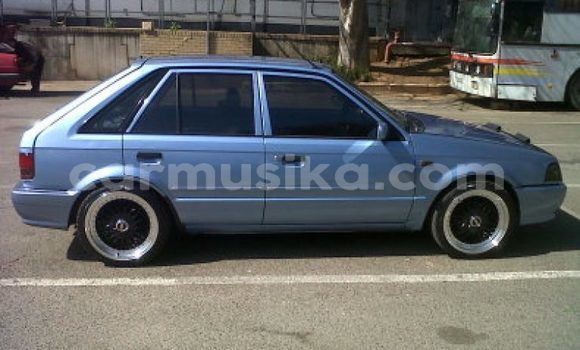 Acheter Occasion Voiture Mazda 323 Bleu à Borrowdale, Harare Acheter Occasion Voiture Mazda 323 Bleu à Borrowdale, Harare